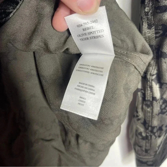 Rails Rebel Olive Button Down Shirt Spotted Tiger Stripe Size Small - Picture 5 of 10